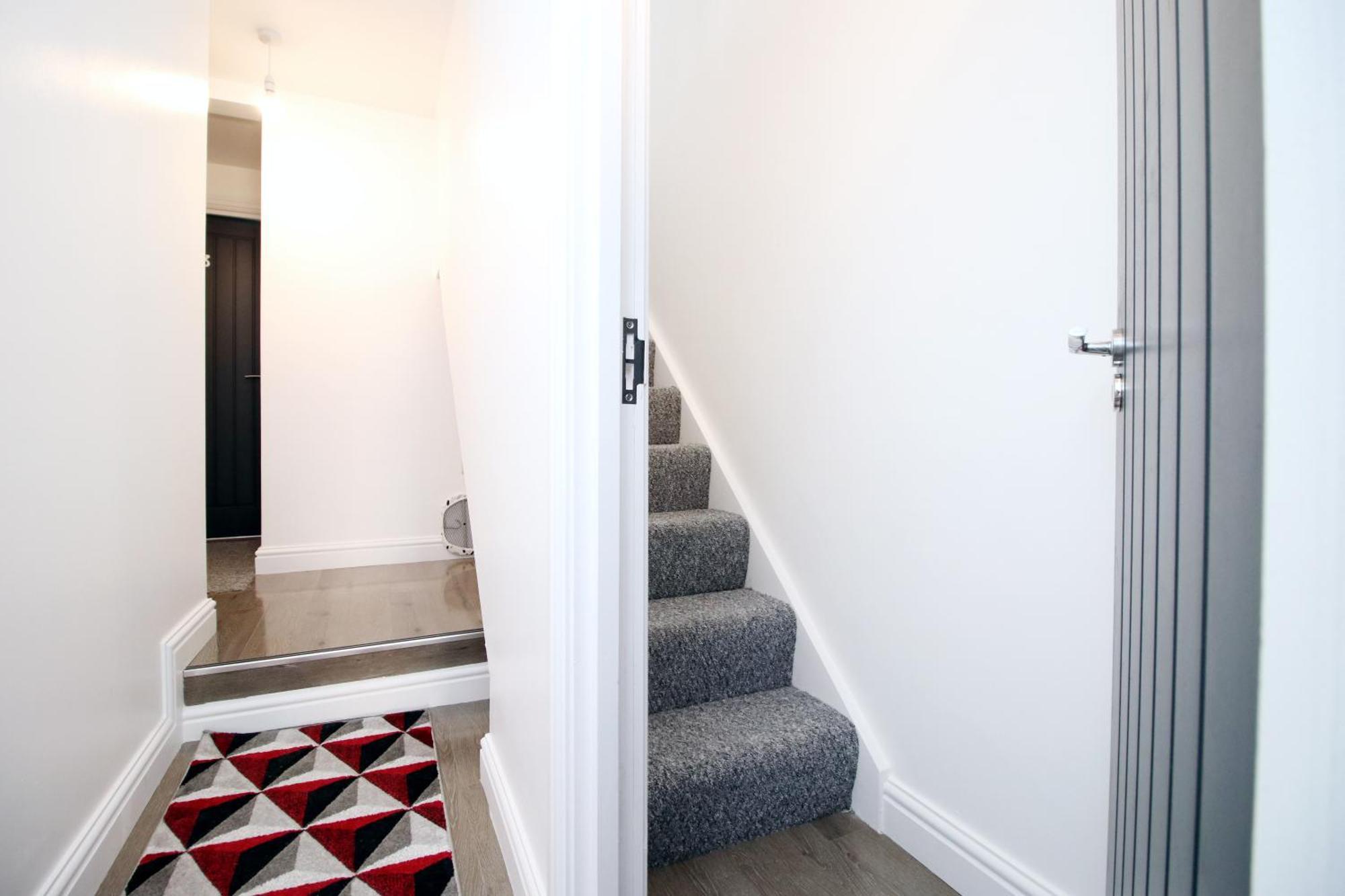 Modern Guesthouse, Fast Wi-fi, Street Free Parking, Central, Fully Equipped Guest house Cardiff
