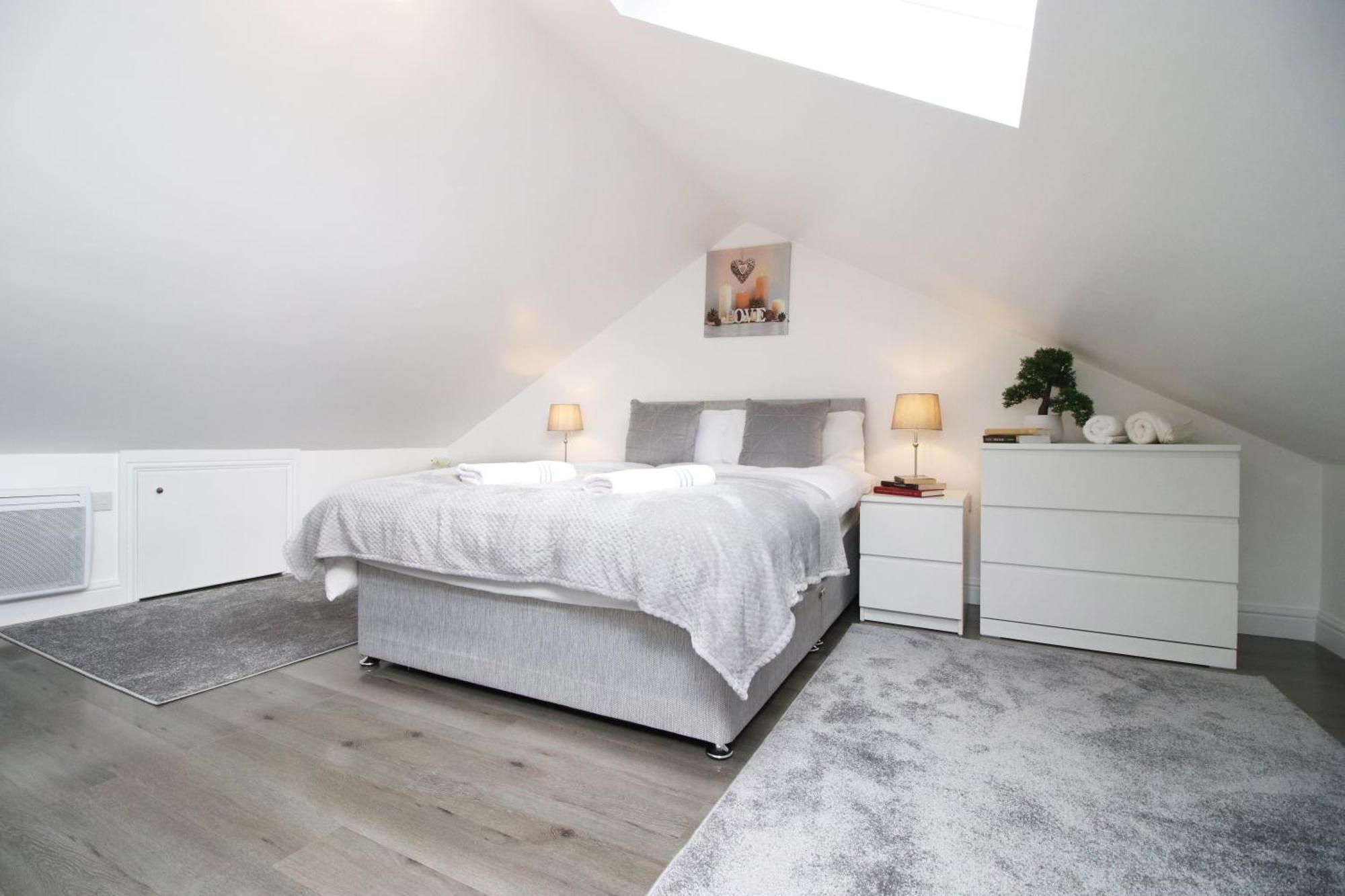Modern Guesthouse, Fast Wi-fi, Street Free Parking, Central, Fully Equipped * Cardiff
