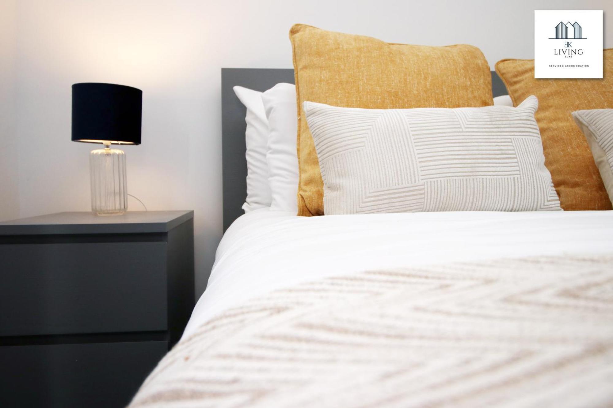 New Modern 1 Bedroom - Prime Location - By Ekliving Luxe Short Lets & Serviced - *