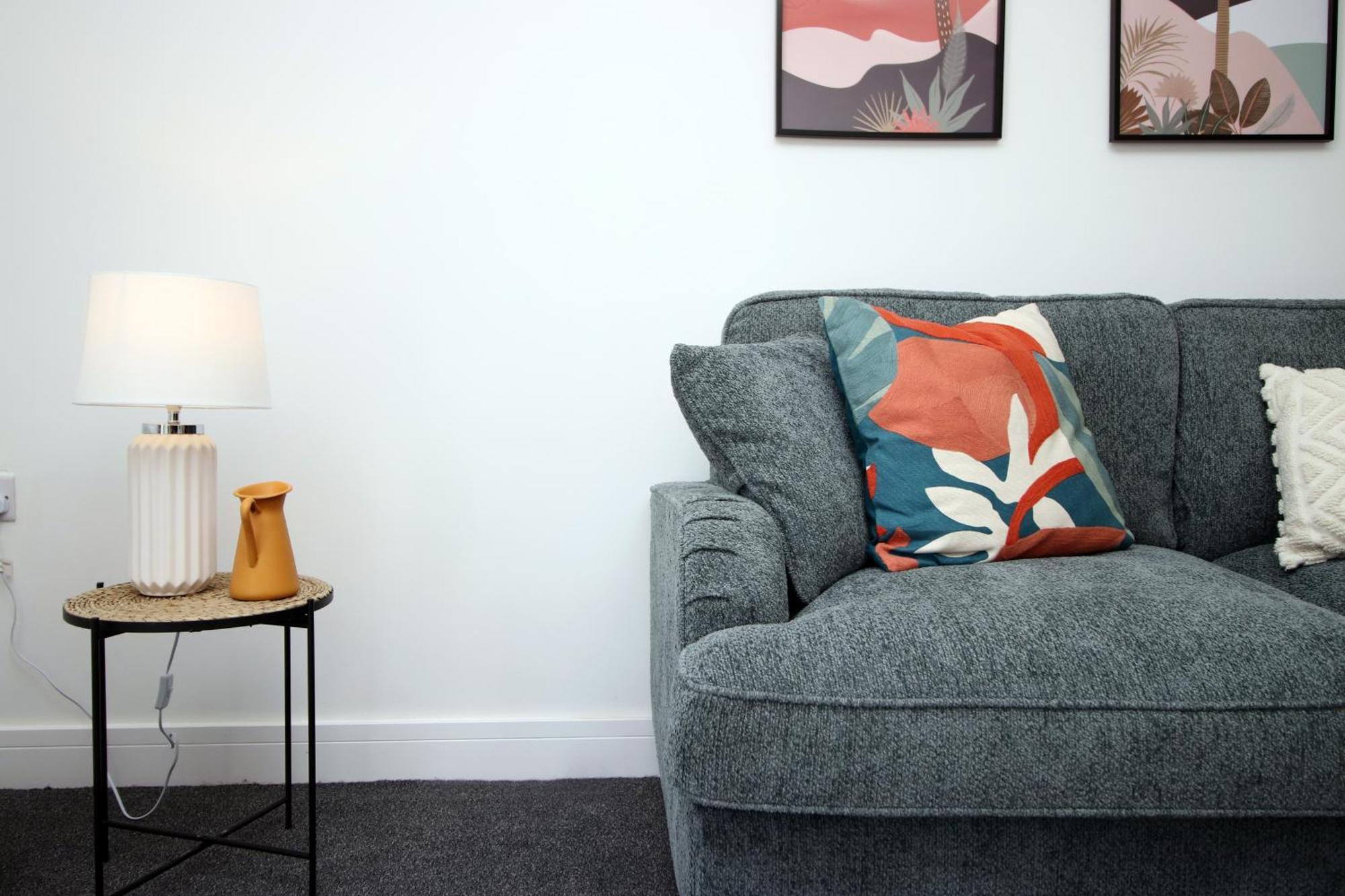 New Modern 1 Bedroom - Prime Location - By Ekliving Luxe Short Lets & Serviced - * Cardiff