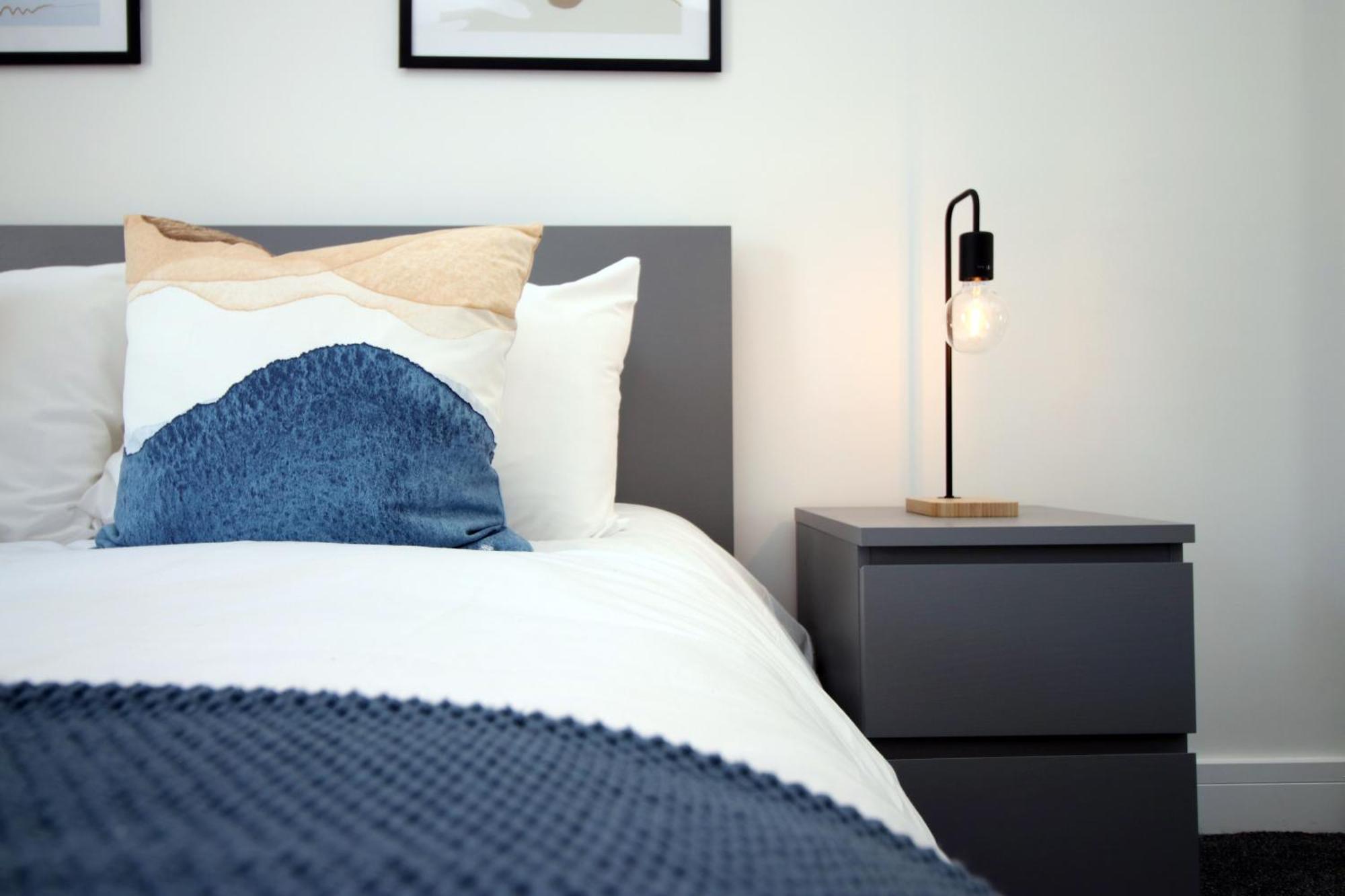 New Modern 1 Bedroom - Prime Location - By Ekliving Luxe Short Lets & Serviced - *