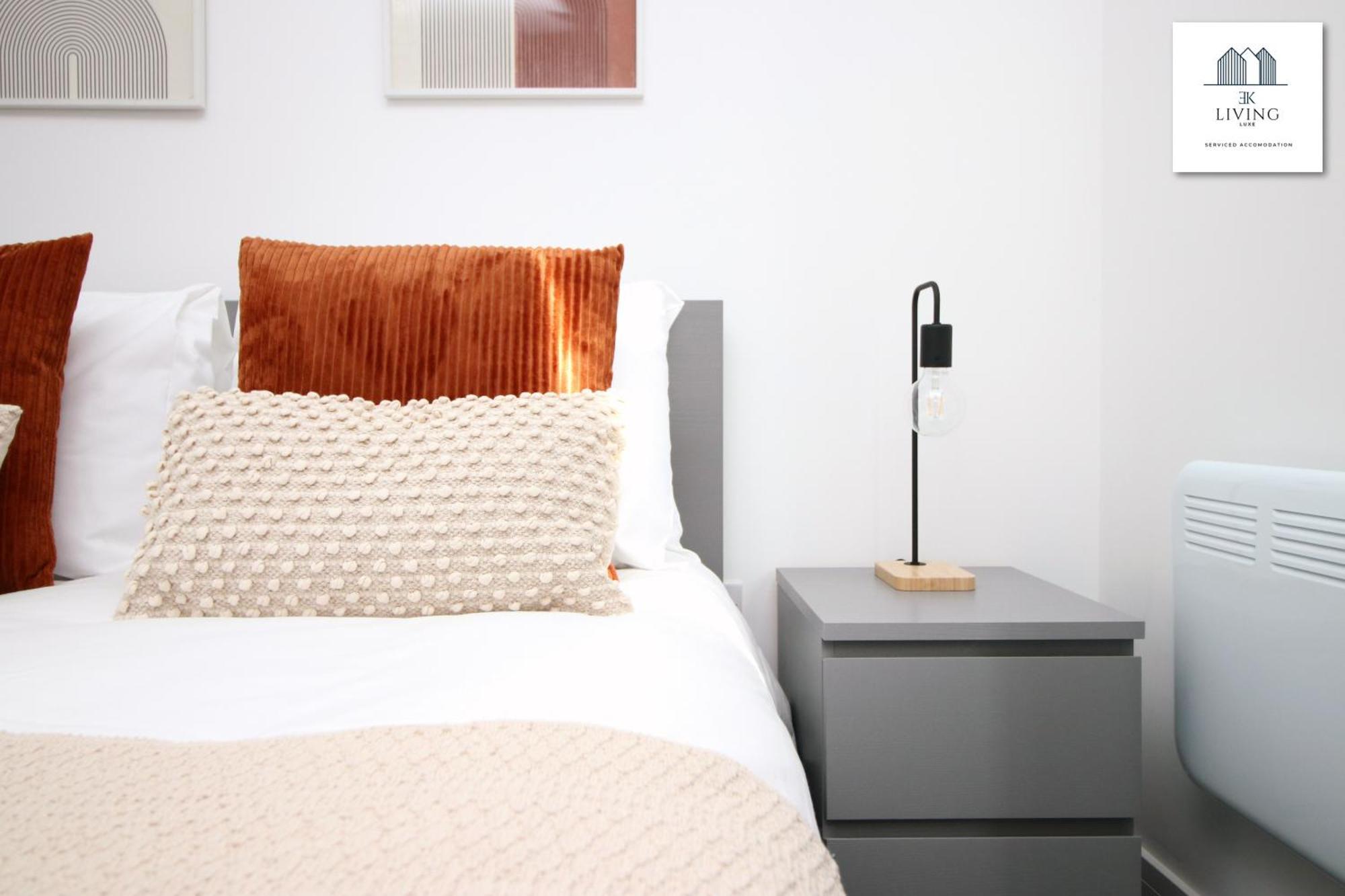 New Modern 1 Bedroom - Prime Location - By Ekliving Luxe Short Lets & Serviced - * Cardiff