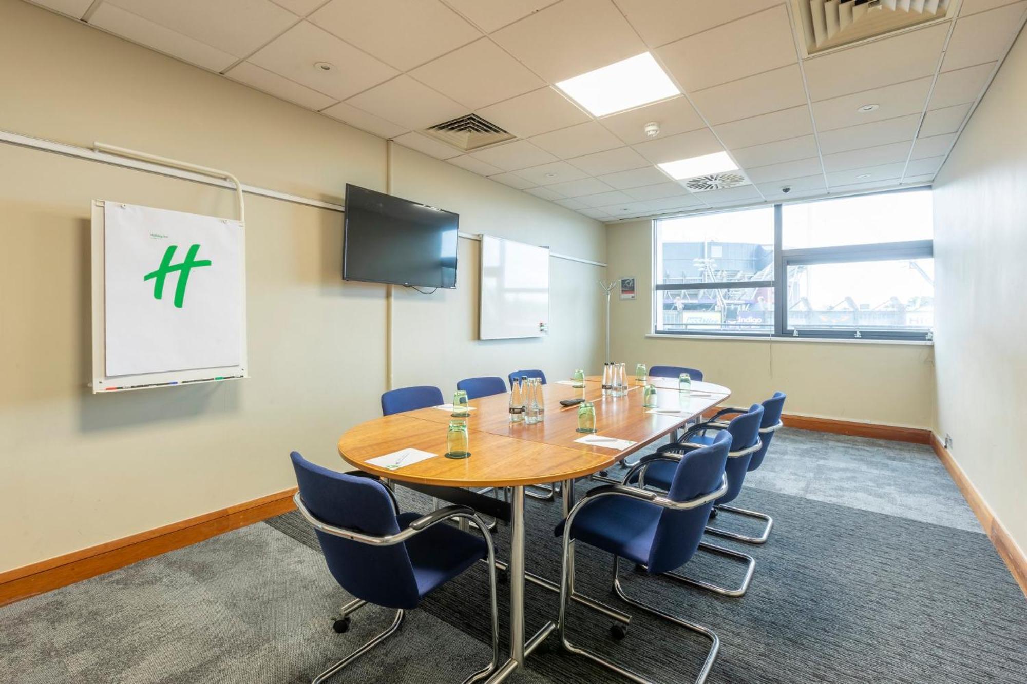 Holiday Inn Cardiff City Centre By Ihg 4*
