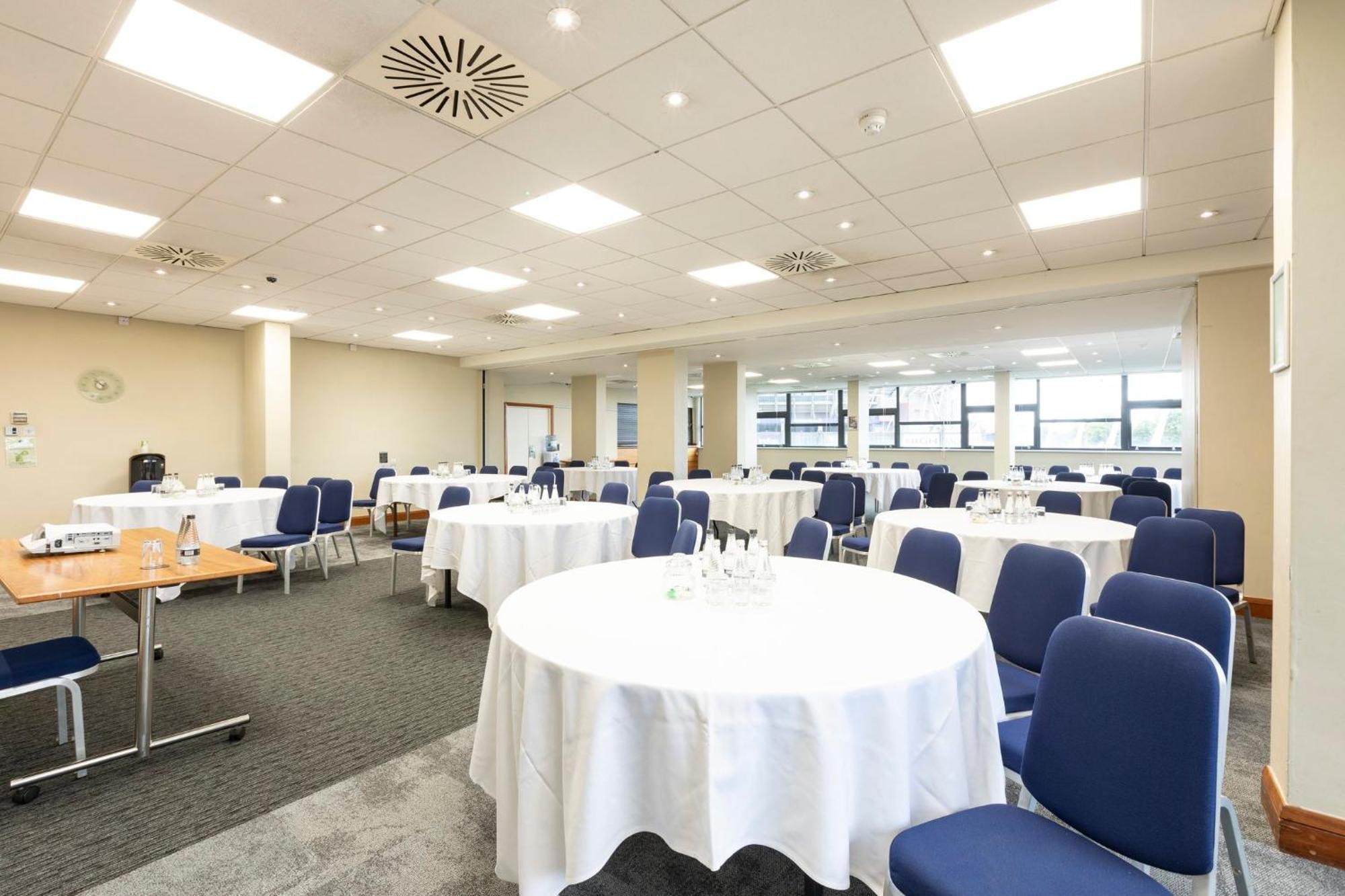 Holiday Inn Cardiff City Centre By Ihg Cardiff