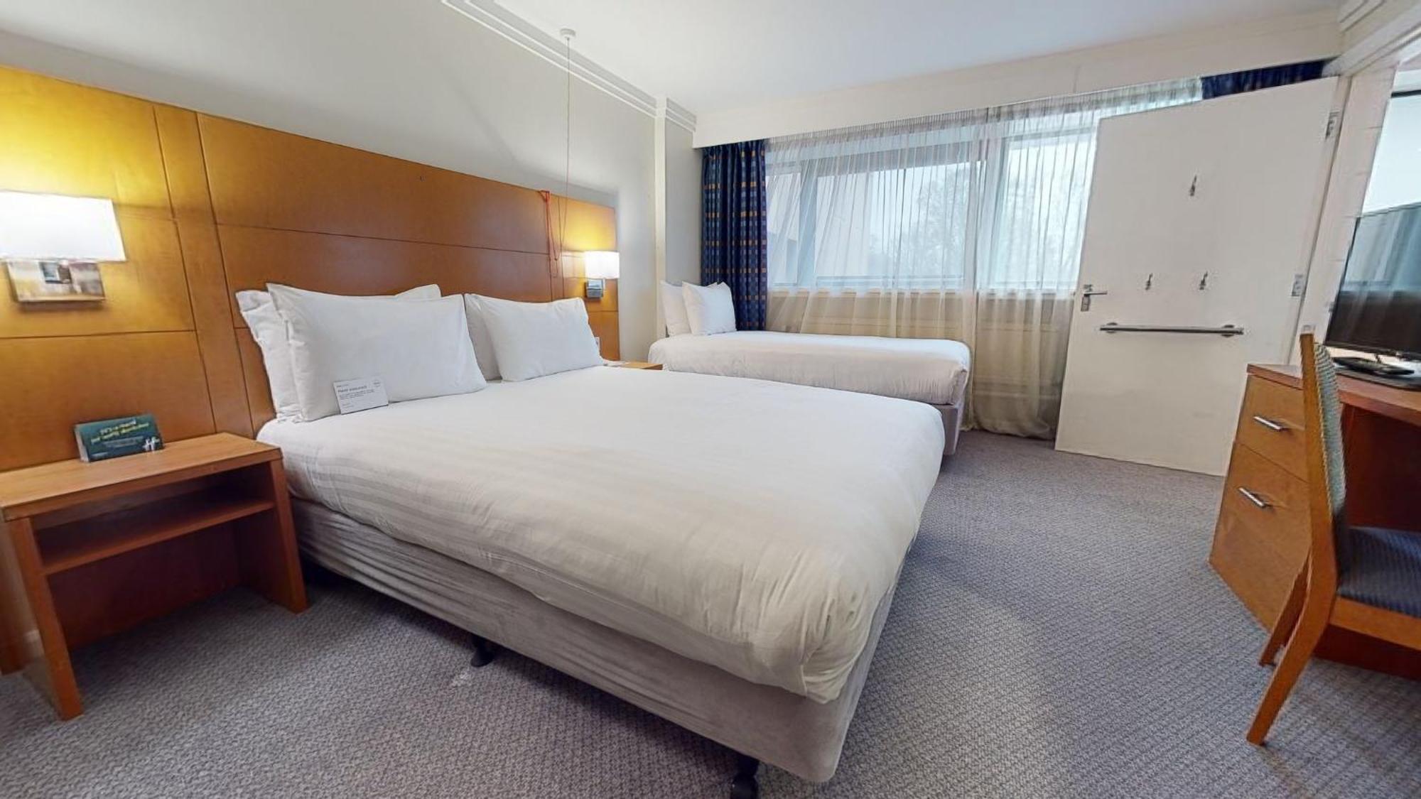 Holiday Inn Cardiff City Centre By Ihg 4*