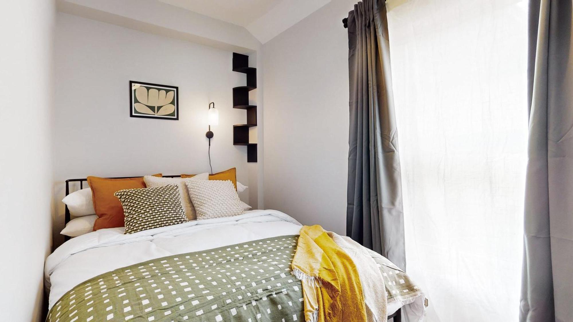 Holiday home Beautiful 3 Bed In The Heart Of City With Free Parking *