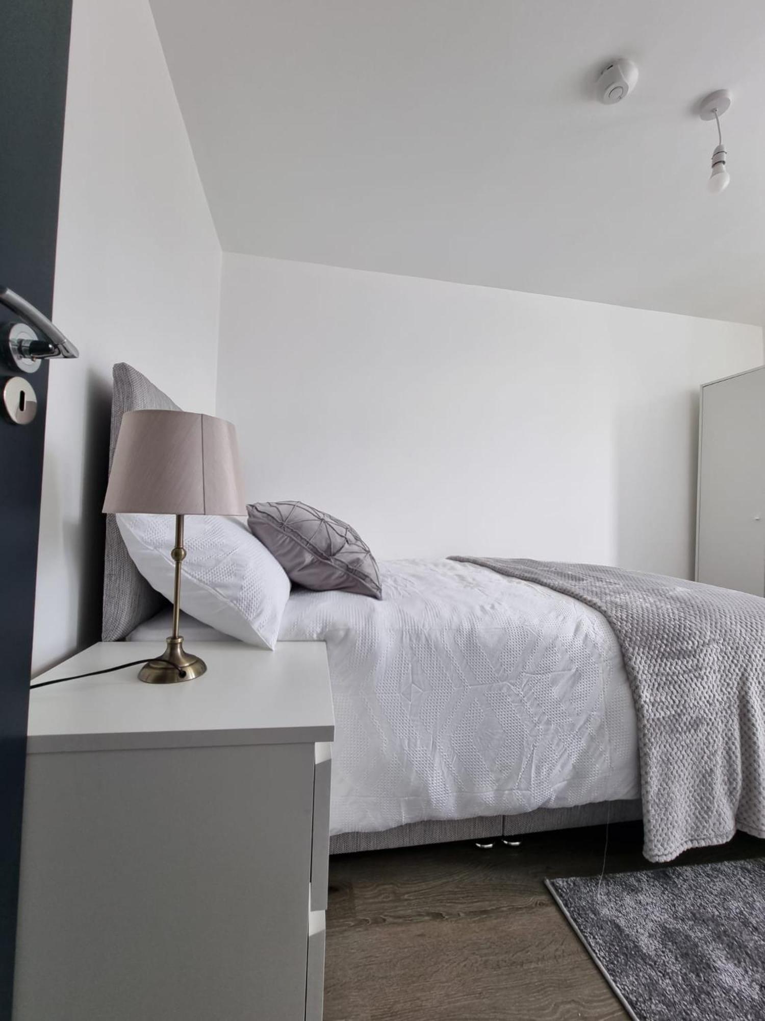 Guest house Modern Guesthouse, Fast Wi-fi, Street Free Parking, Central, Fully Equipped