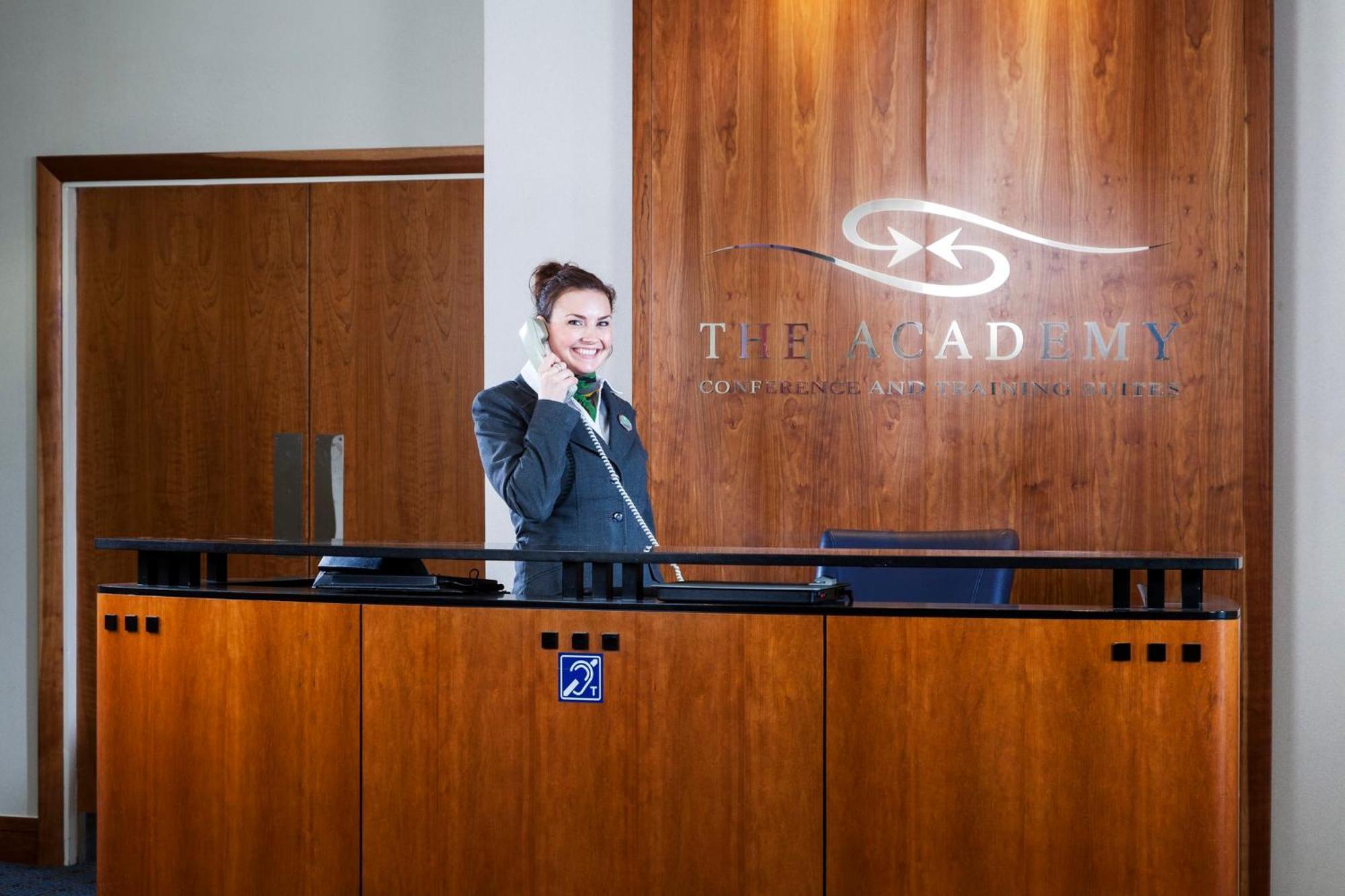 Holiday Inn Cardiff City Centre By Ihg 4*