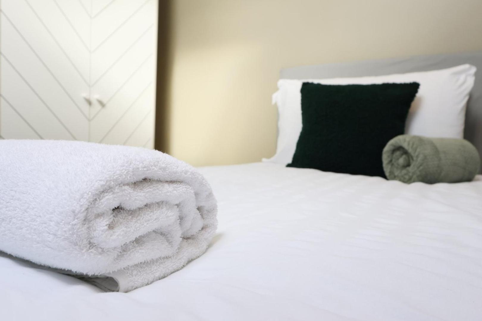 Apartment Modern Comfort 4 Bedrooms And Great Location