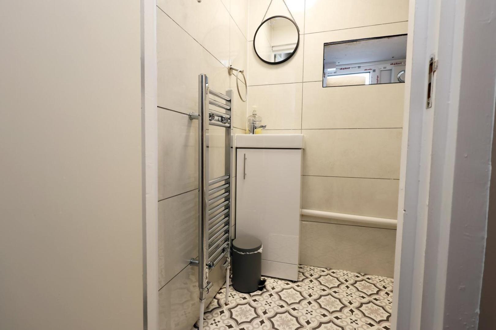 Apartment Modern Comfort 4 Bedrooms And Great Location