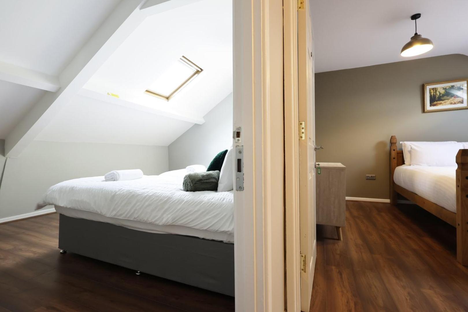 Modern Comfort 4 Bedrooms And Great Location Apartment Cardiff