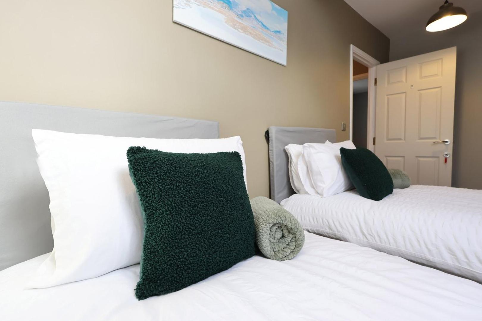 Modern Comfort 4 Bedrooms And Great Location Apartment