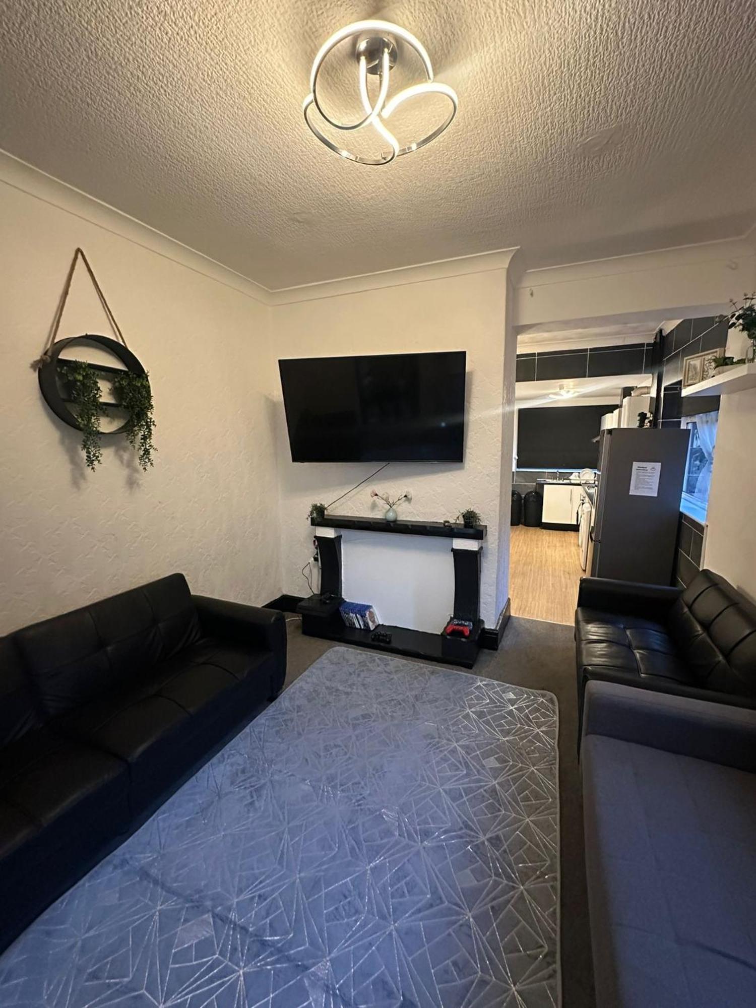 4 Bed House With Garden And Hot Tub - Near Centre * Cardiff