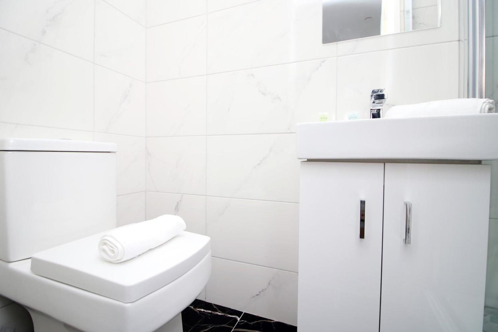 Cohost Partners | Smart Tv | 5 Min | Parking Apartment