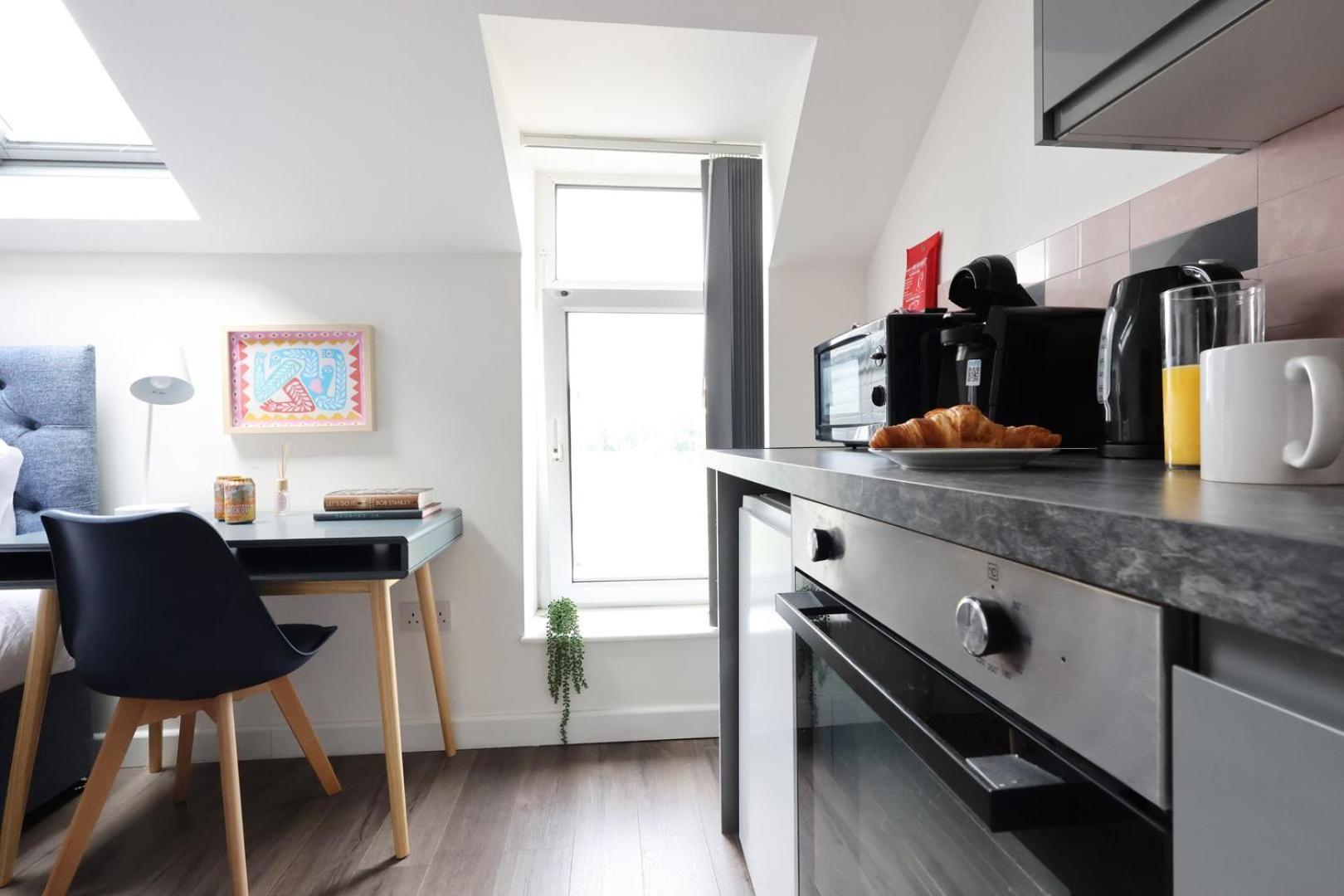 Cohost Partners | Smart Tv | 5 Min | Parking Cardiff