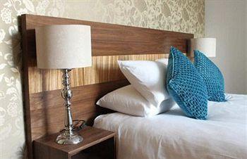 Number One Hundred Bed & Breakfast 3*