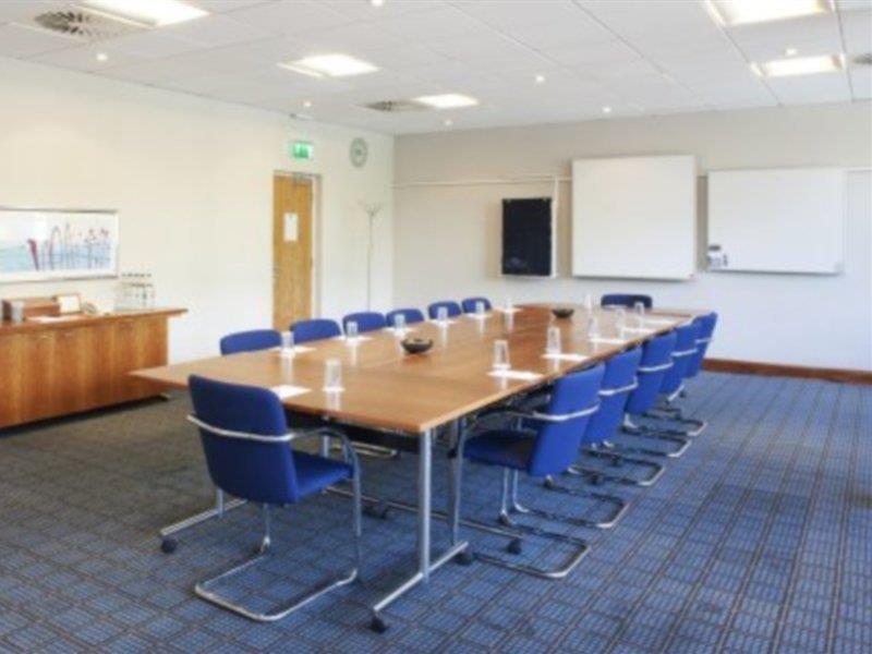 Hotel Holiday Inn Cardiff City Centre By Ihg 4*