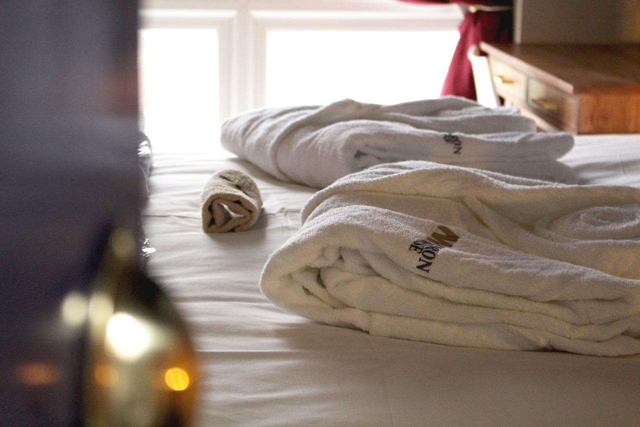Aaron Wise - 62 Plantagenet Guest house Cardiff