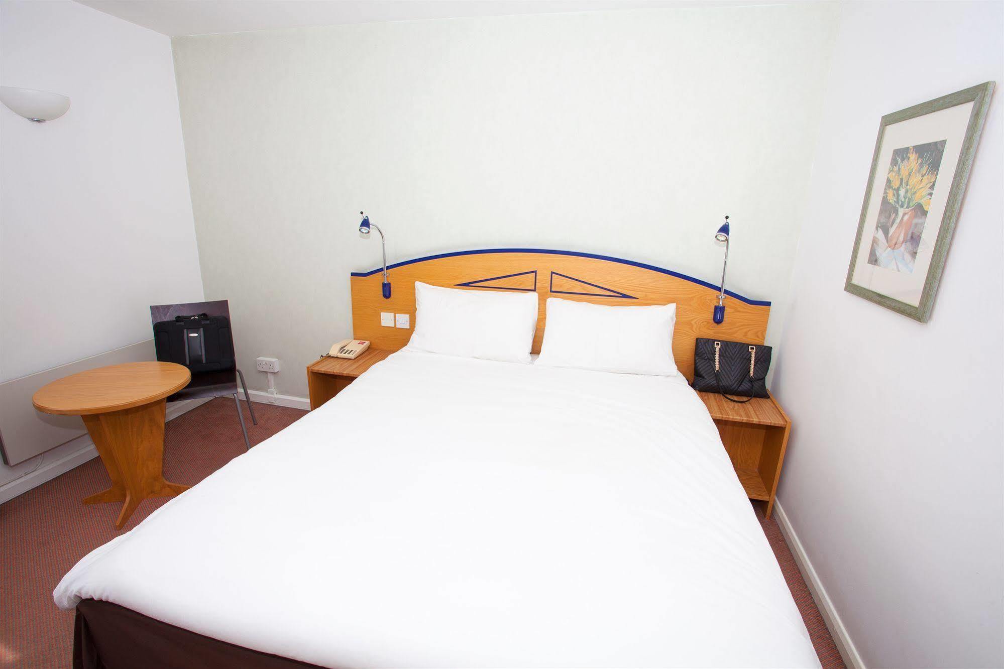 Ibis Gate - International Business Park 3* Cardiff
