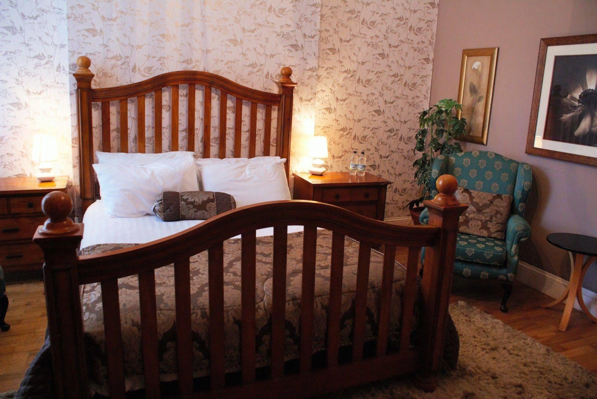 Dexby Townhouse 4* Cardiff