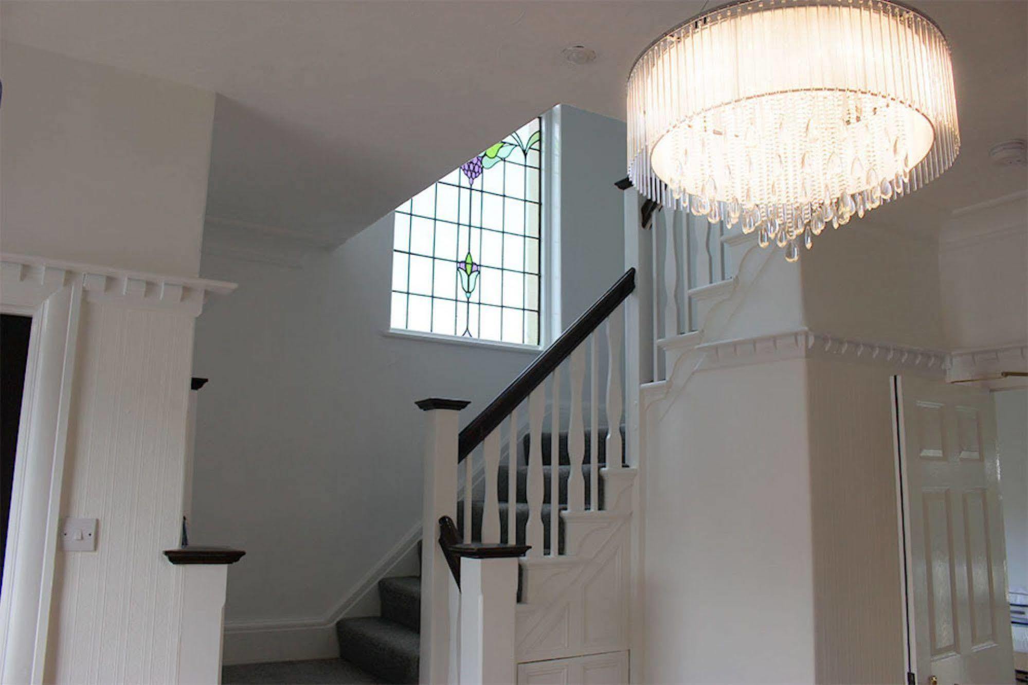 Guest house 786 Newport Road 4*