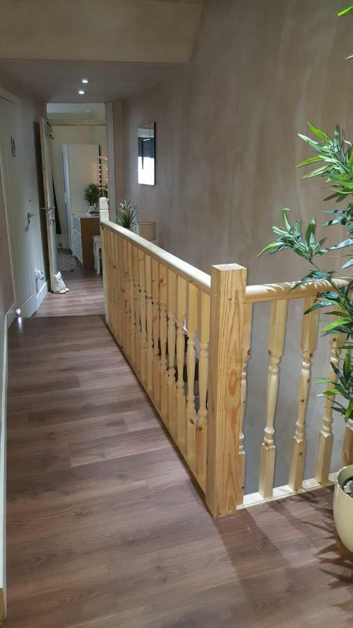 Dommar In Guest house Cardiff
