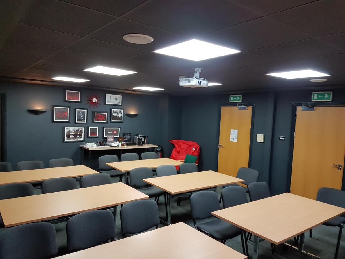 Ibis Gate - International Business Park 3* Cardiff